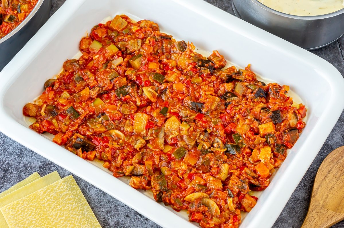 Capa de espinacas, pasas y ricotta