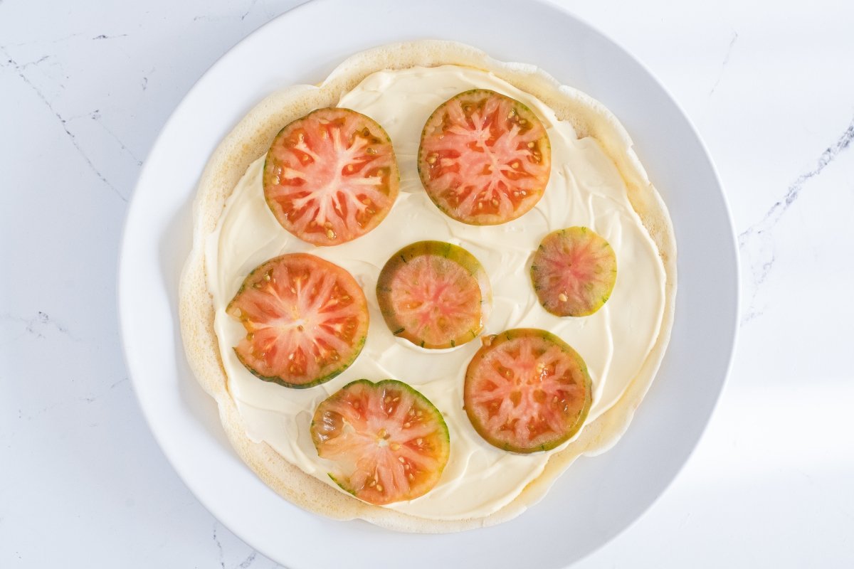 Capa de tomate de la torre de panqueques