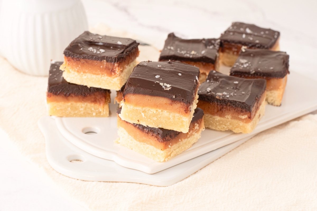 Caramel shortbread en el plato