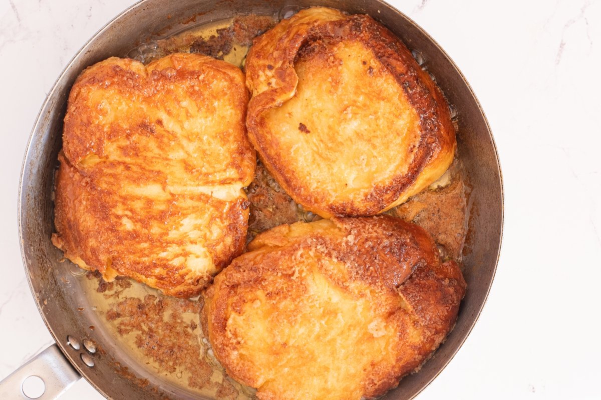 Caramelizamos las torrijas caramelizadas