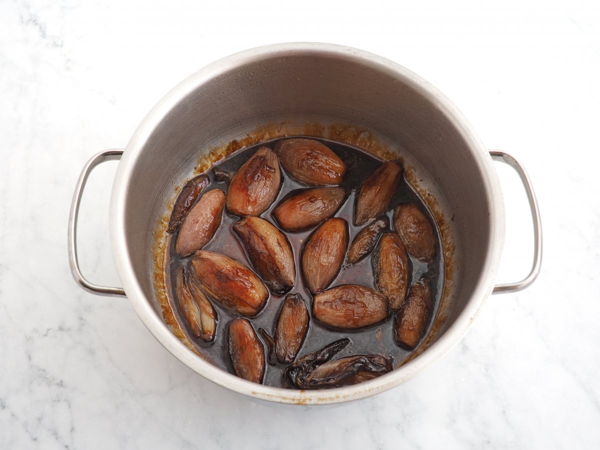 Caramelizar las chalotas