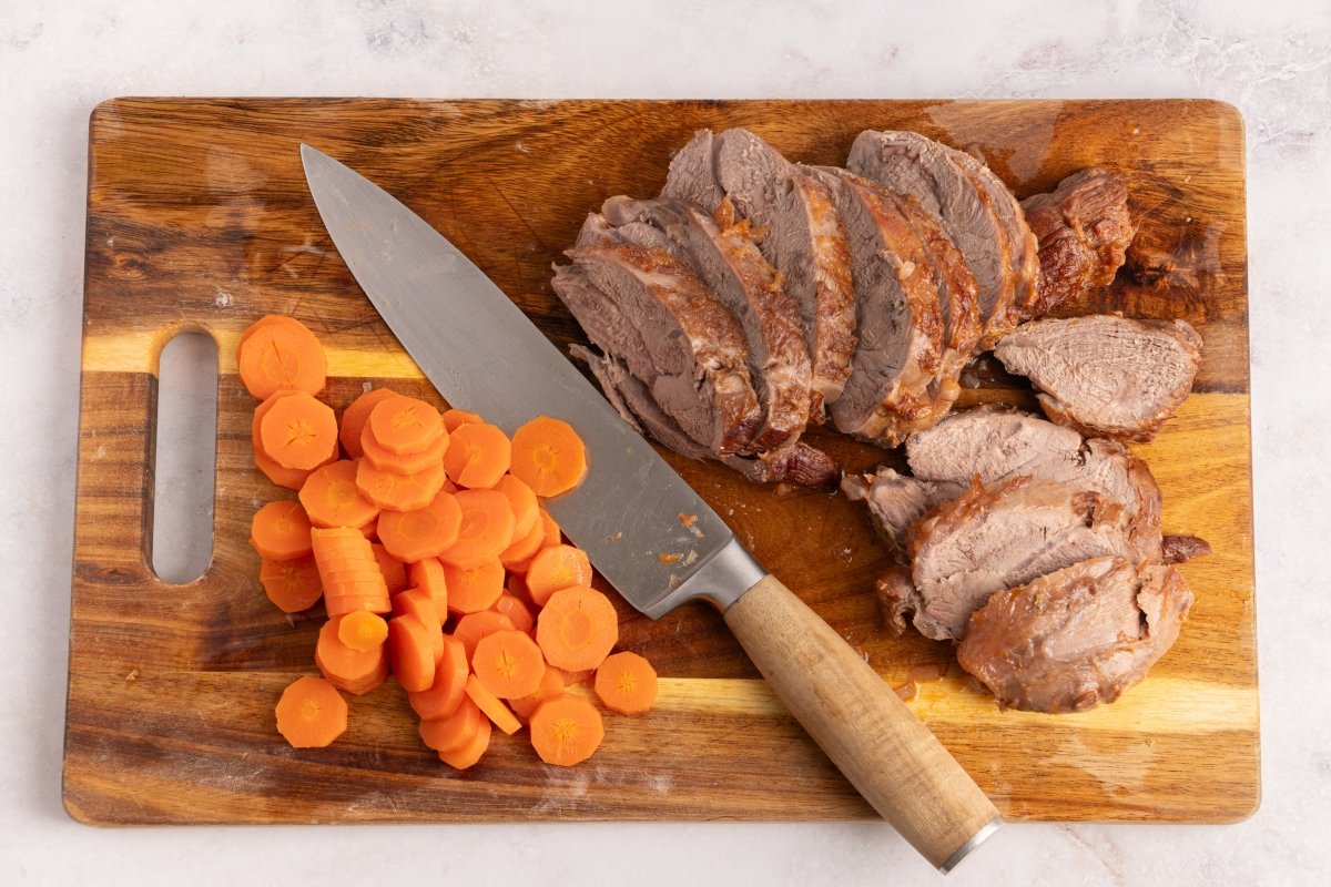 Carne en tajadas para el jarrete de ternera guisado con patatas