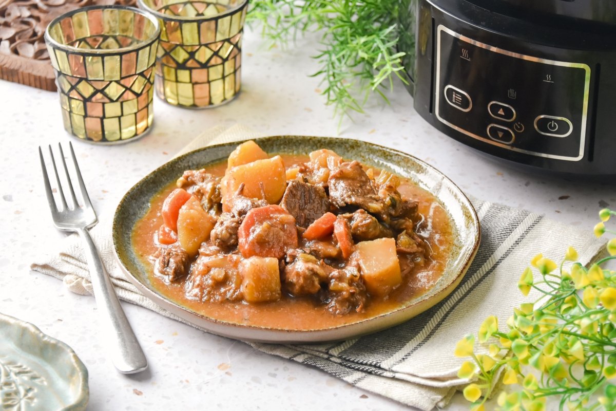 Carne guisada en Crock Pot lista para comer