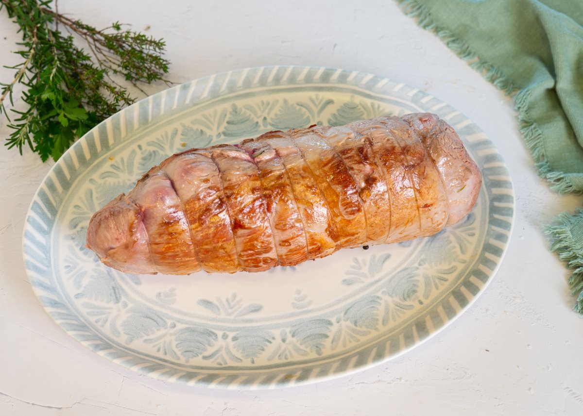 Carne sellada para hacer redondo de ternera en salsa