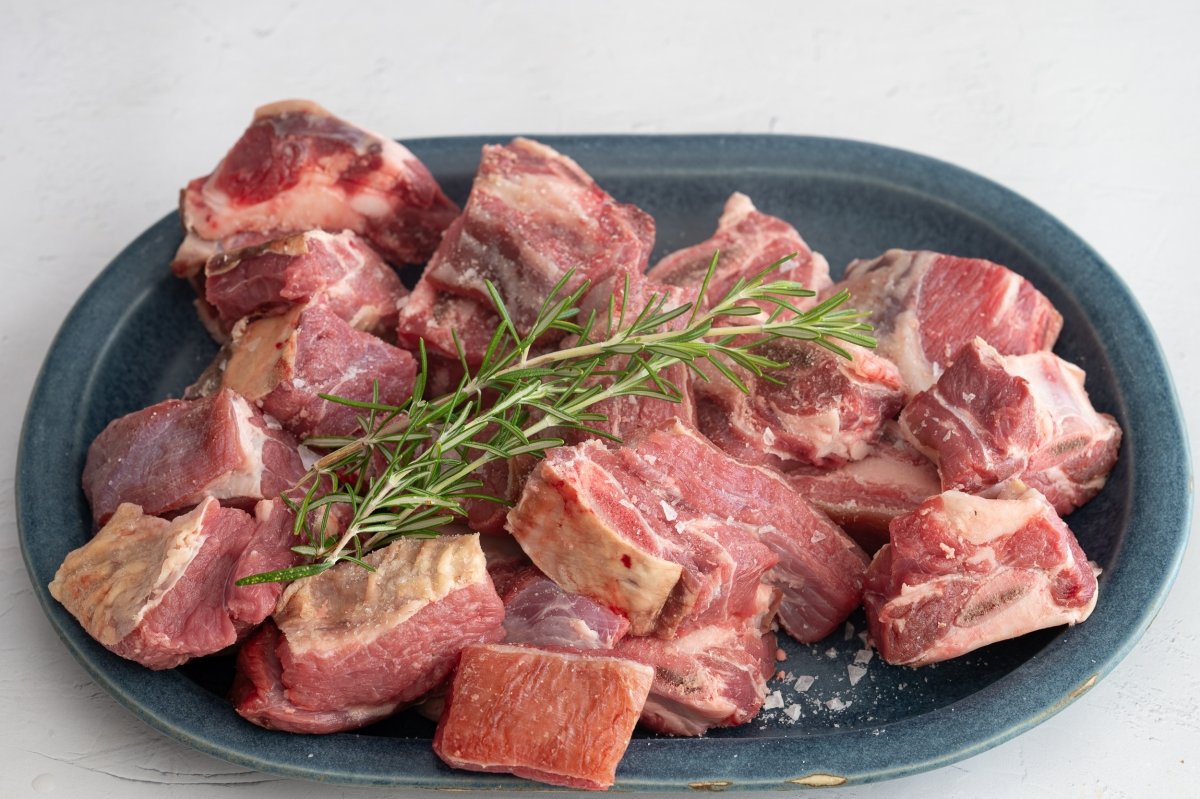 Carne troceada para hacer falda de ternera asada