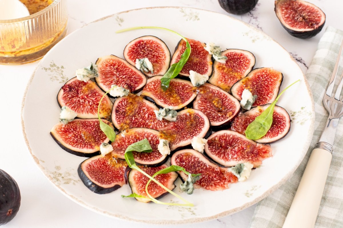Carpaccio de higos listo para servir