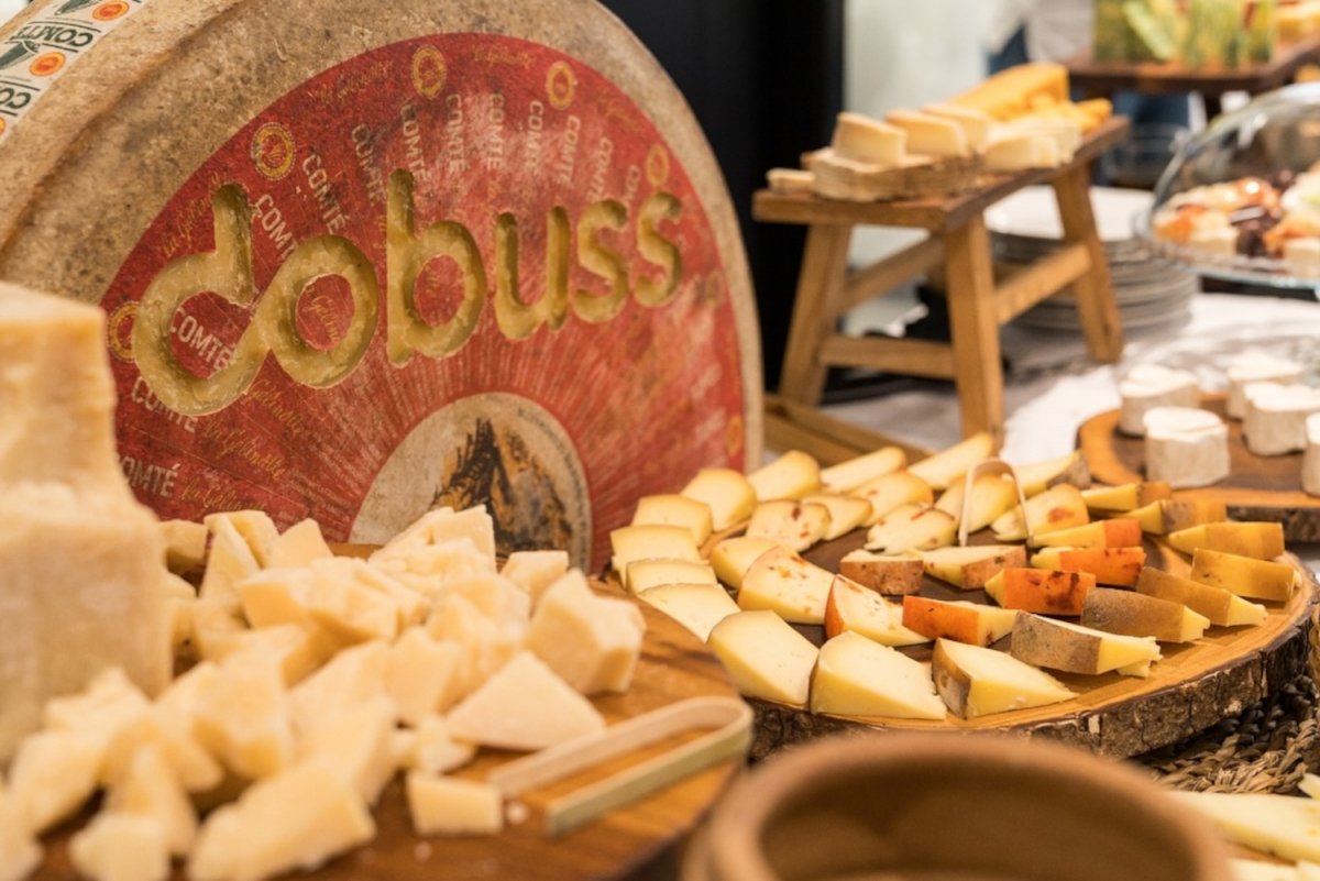 Cata de quesos de Valle de Aras con diferentes variedades
