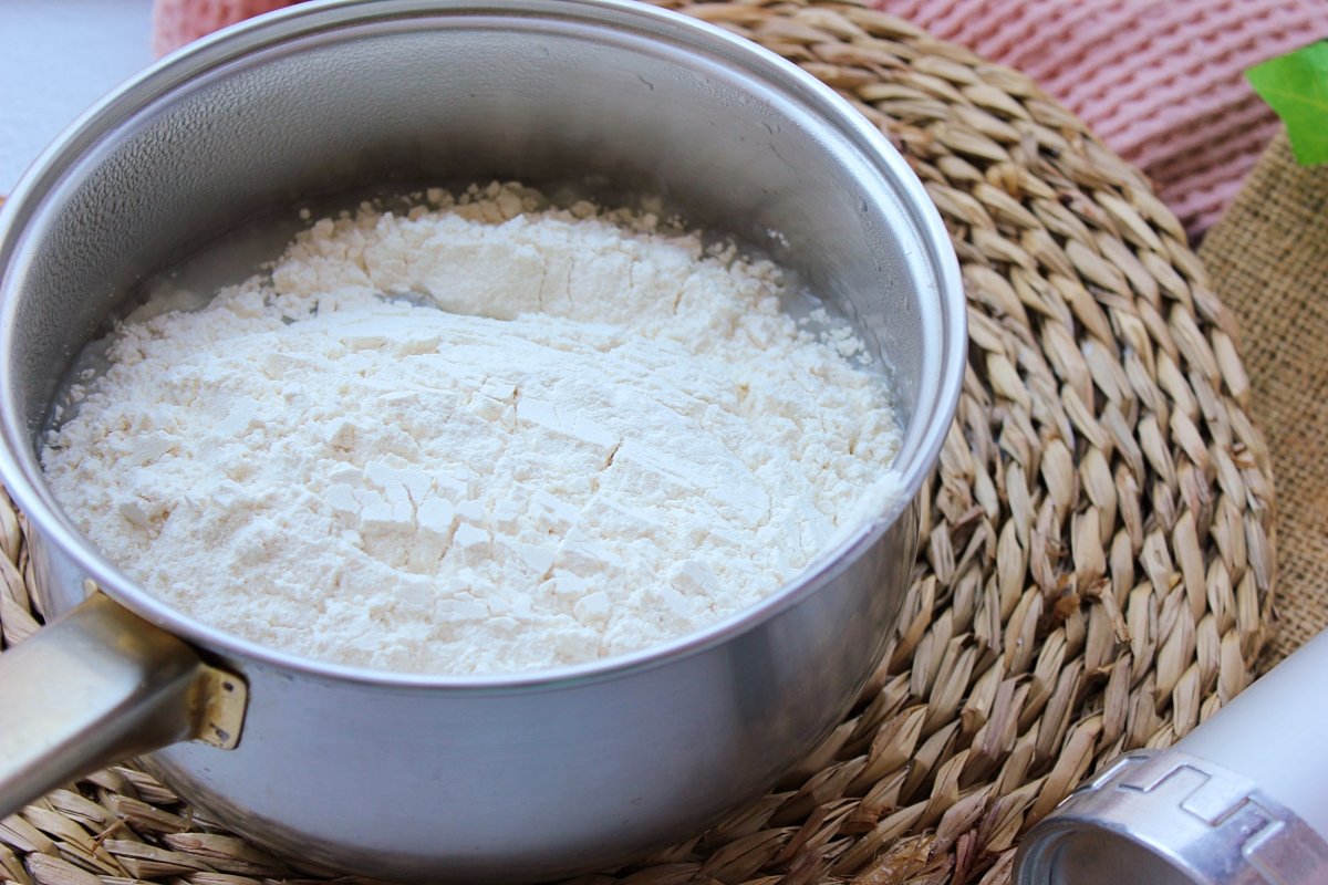 Saucepan with boiling water and blanched flour