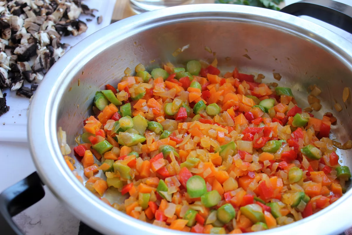 Cazuela con los vegetales rehogados *