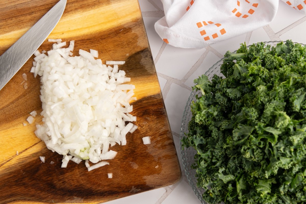 Cebolleta y kale para hacer stamppot