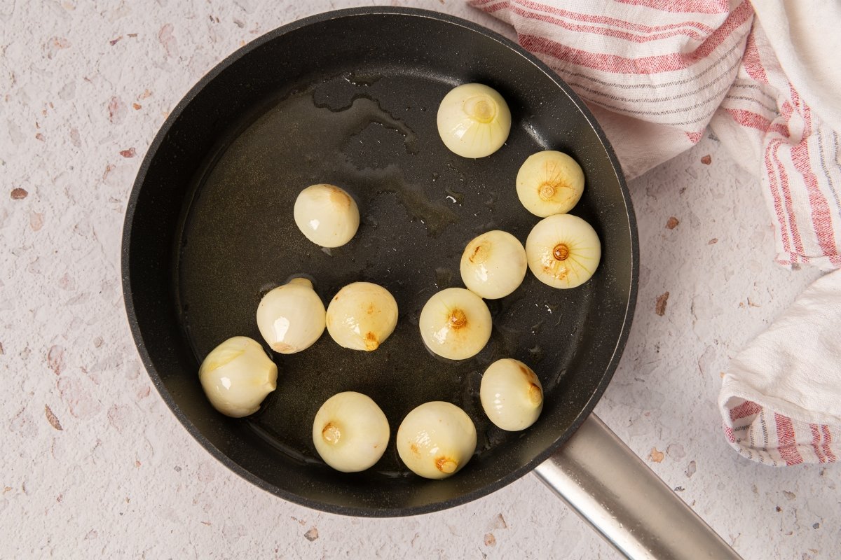 Cebollitas francesas para acompañar la codorniz confitada