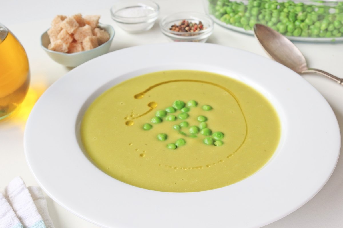Cenital de la crema de guisantes y yogur de coco