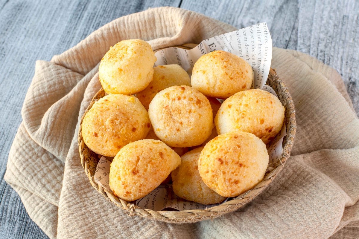 Basket with chipá bread