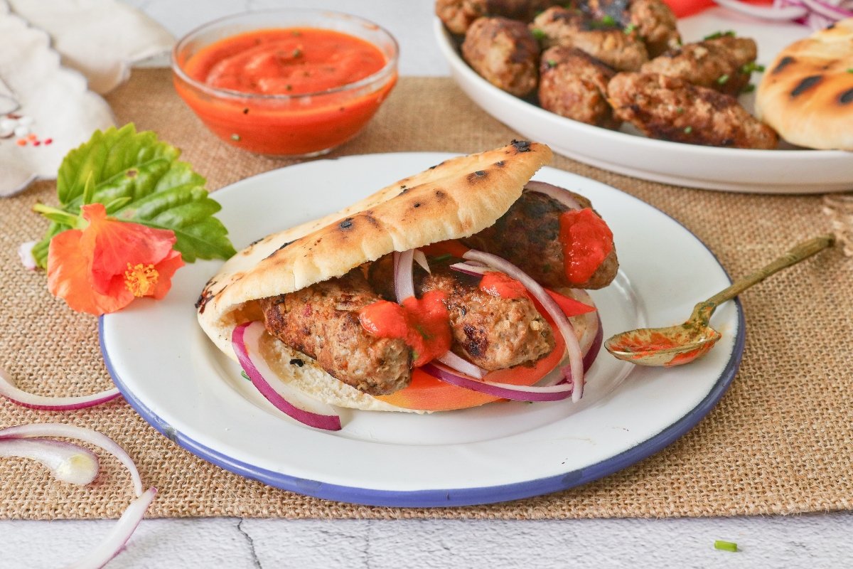 Cevapi en pan de pita