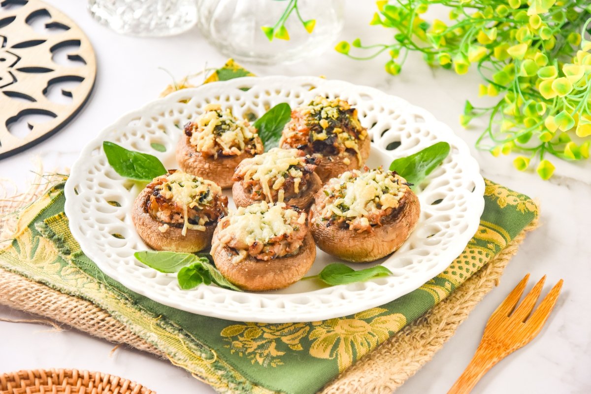 Champiñones rellenos de atún listos para comer