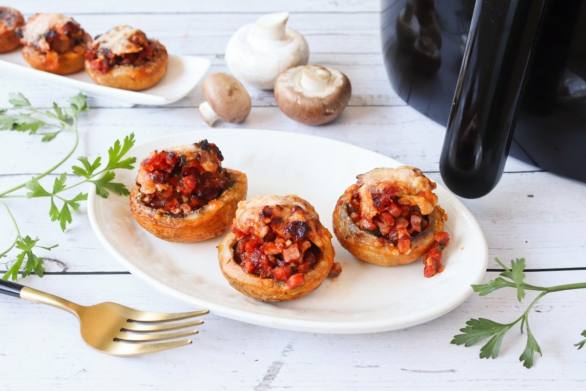 Champiñones rellenos en freidora de aire con queso