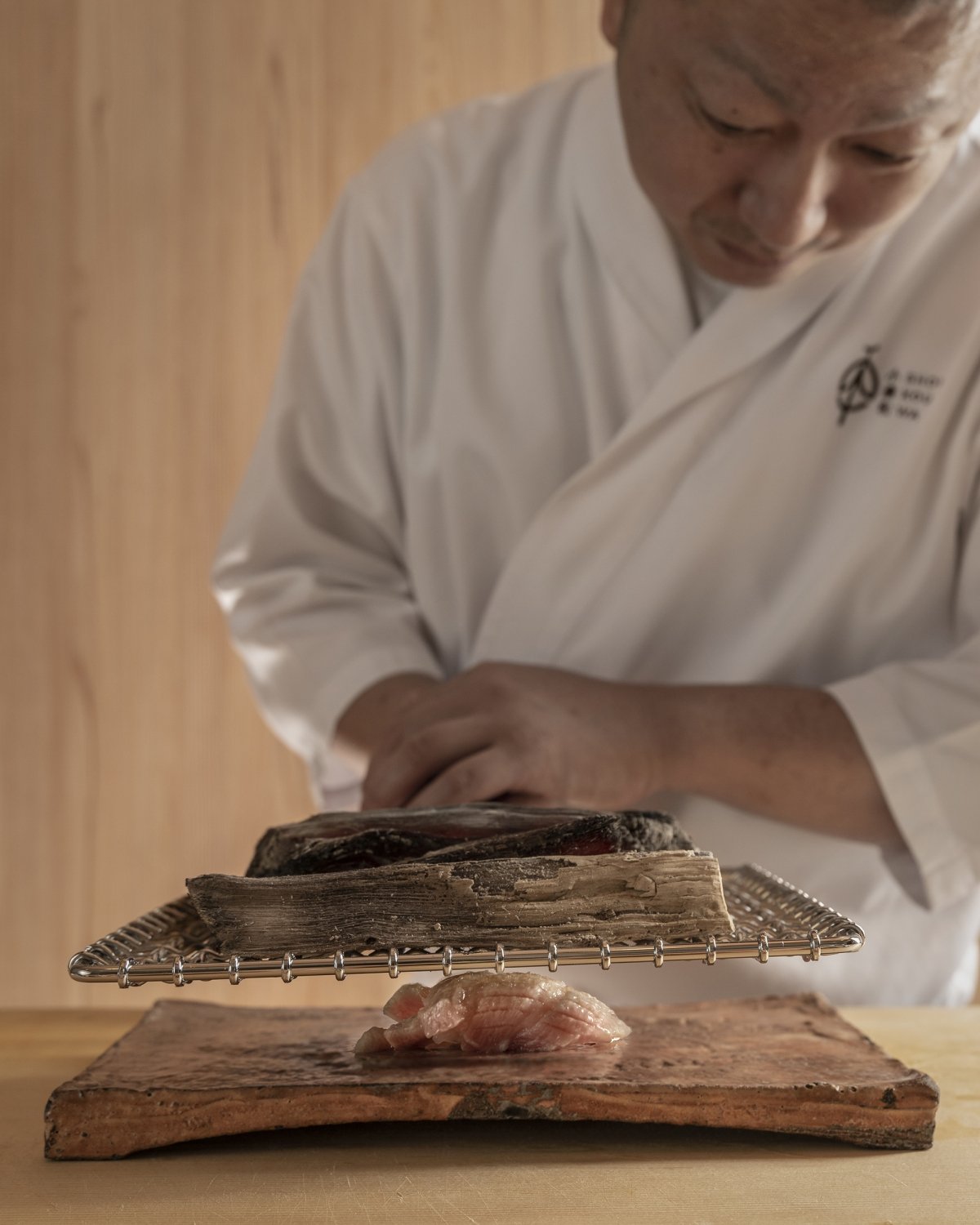 Chef Nishida Kazumine cocinando en Shoukouwa Sushi Restaurant