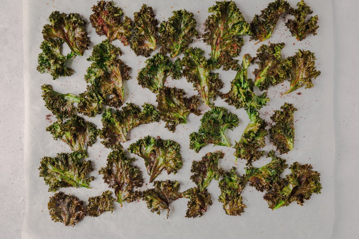 Chips de kale al horno después de hornear