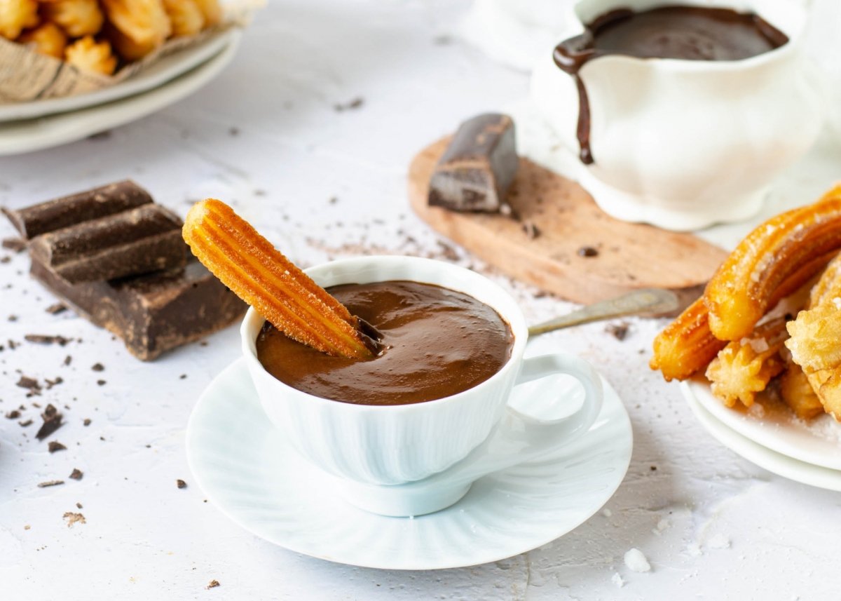 Chocolate con churros, la famosa merienda española para preparar en casa