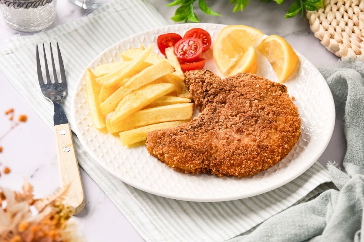 Chuletas de cerdo rebozadas a la milanesa