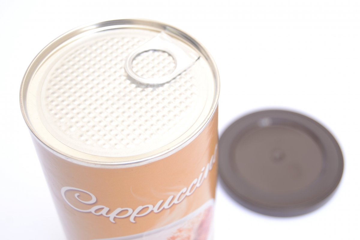 Cierre hermético y anilla de apertura del capuchino soluble de Mercadona