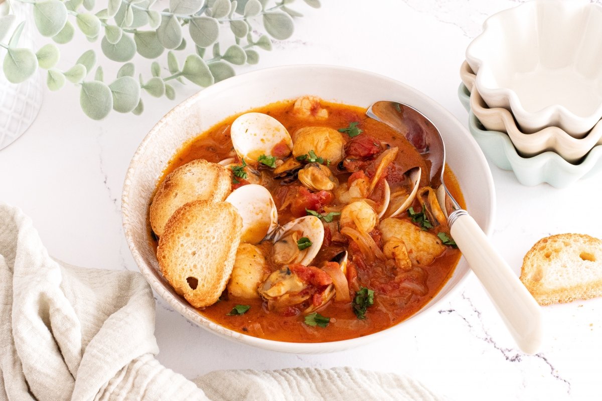 Cioppino listo para servir