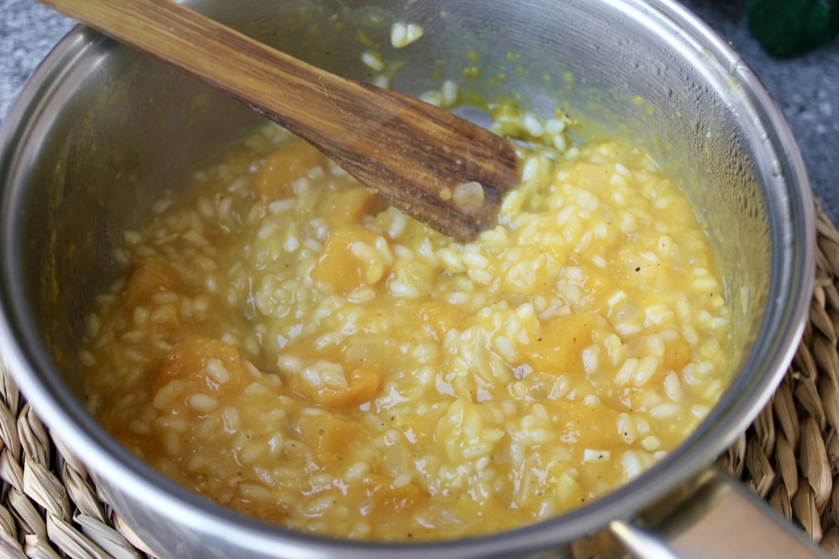 Cocción del arroz para hacer risotto de calabaza