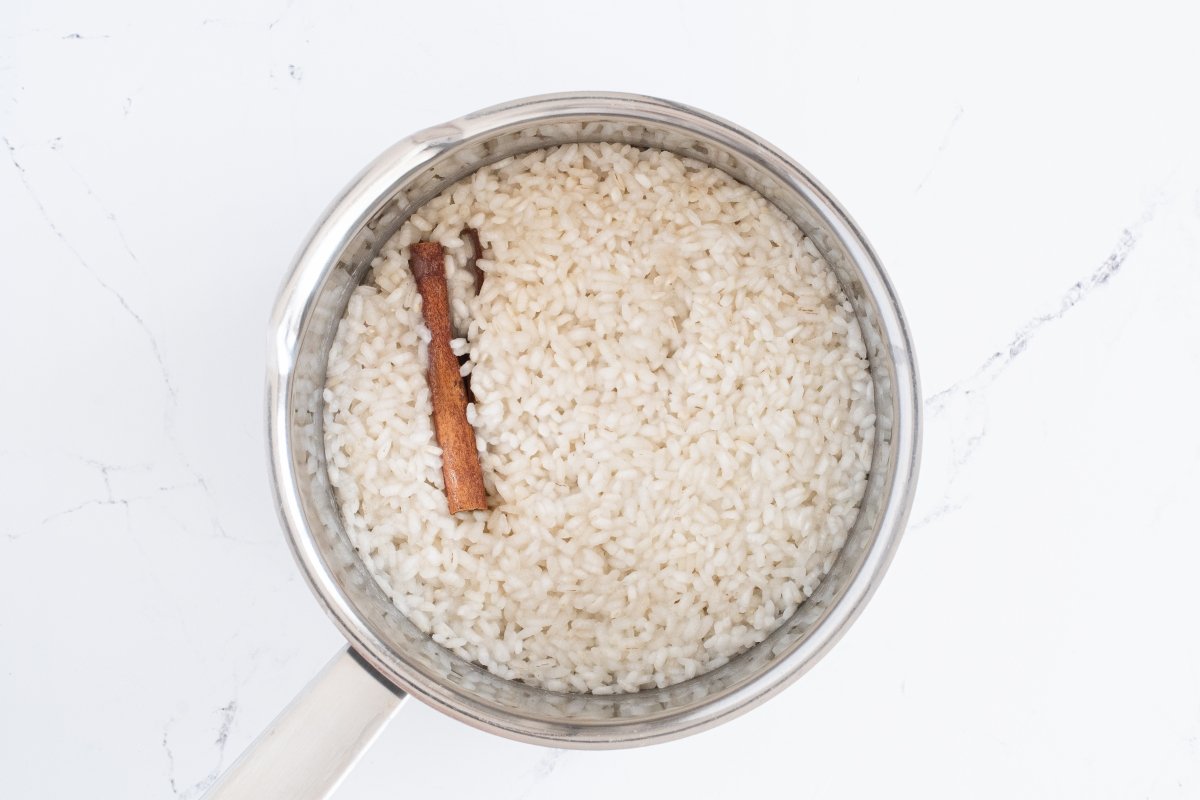 Cocemos el arroz con agua