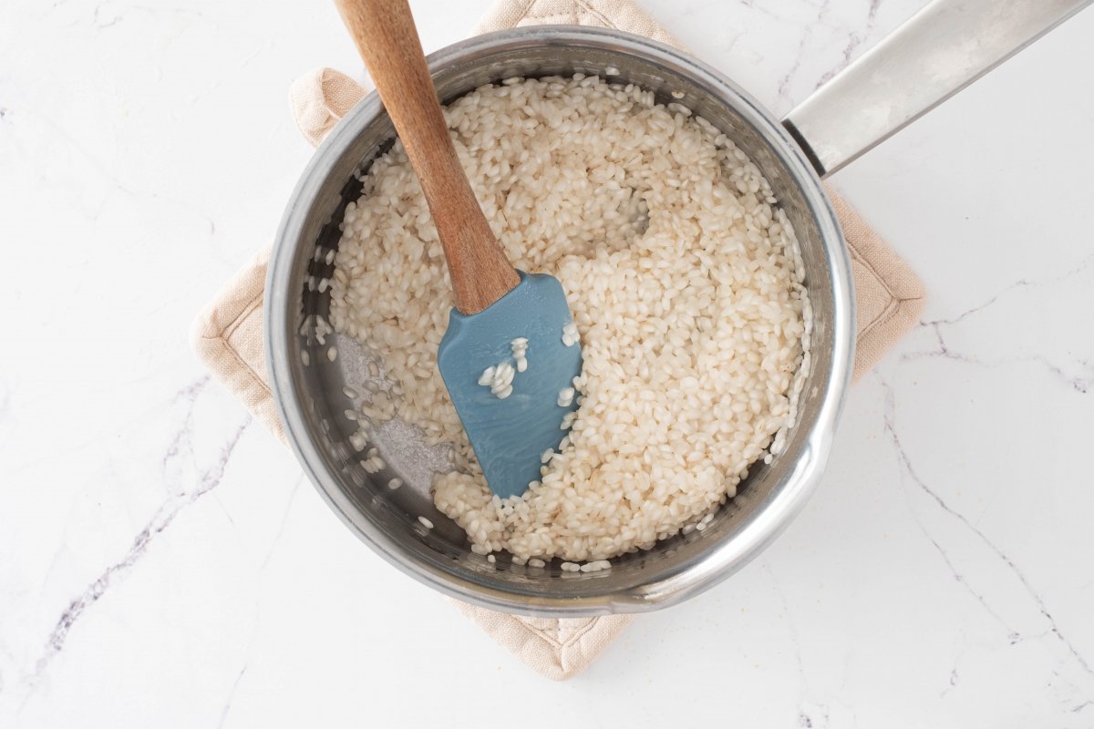 Cocemos el arroz con del agua del arroz con leche asturiano