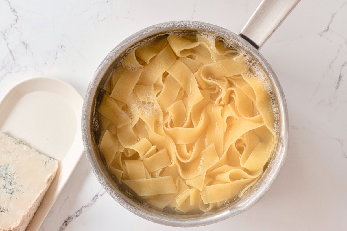 Cocemos la pasta al gorgonzola