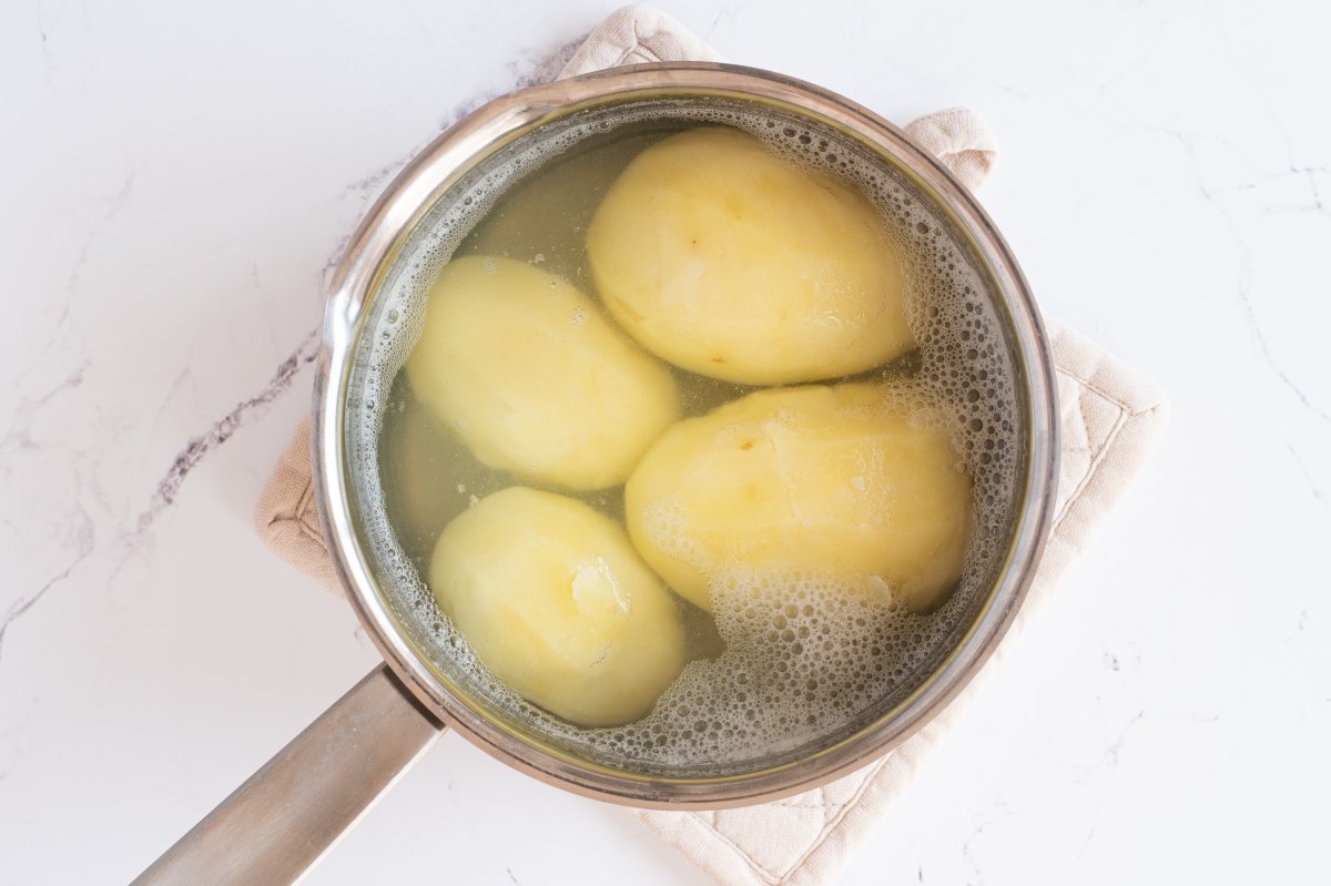 Cocemos las patatas de korokke