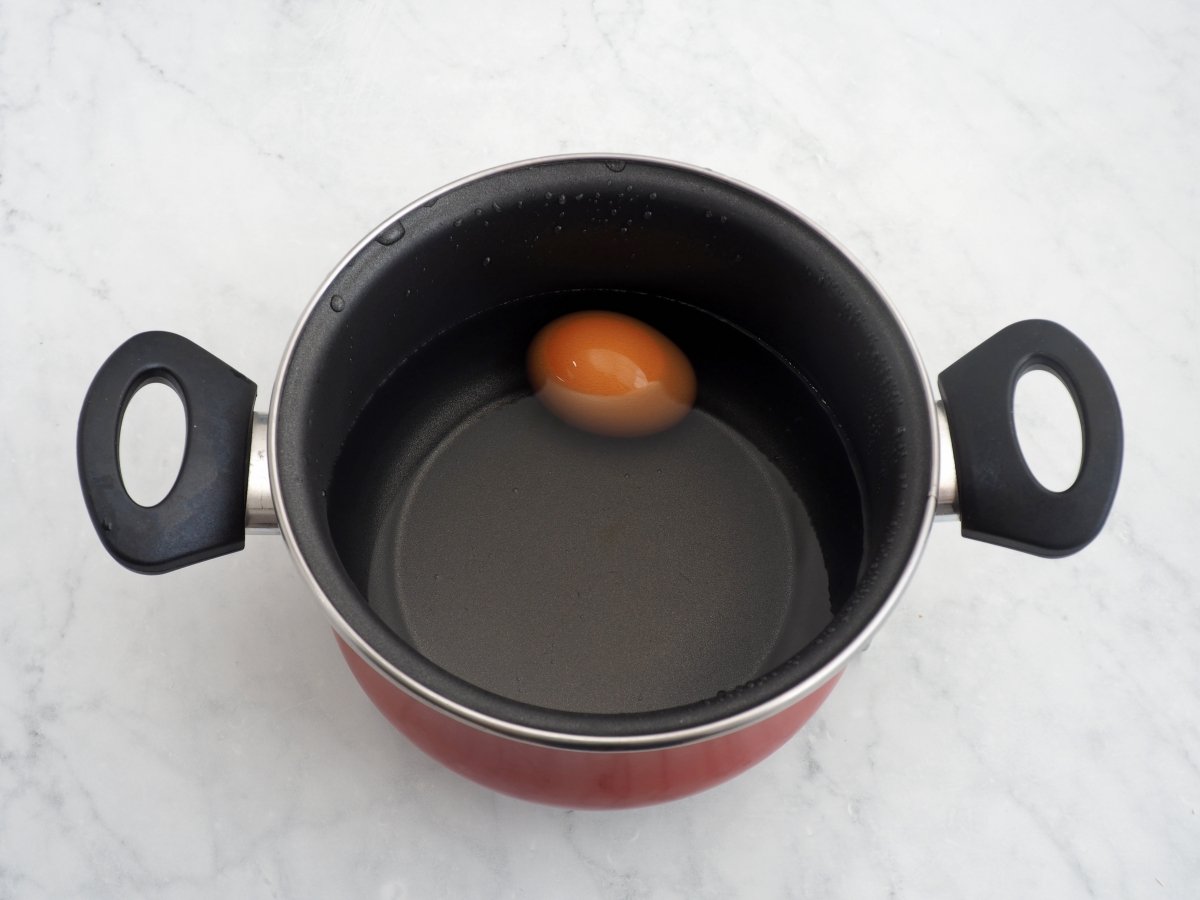 Cocer el huevo para las papas a la huancaína