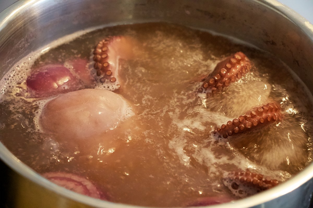 Cooking the octopus