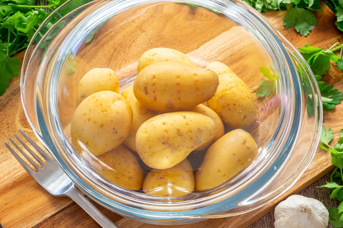 Cocer las patatas en el microondas