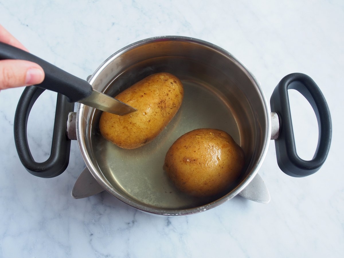 Cocer las patatas para el colcannon