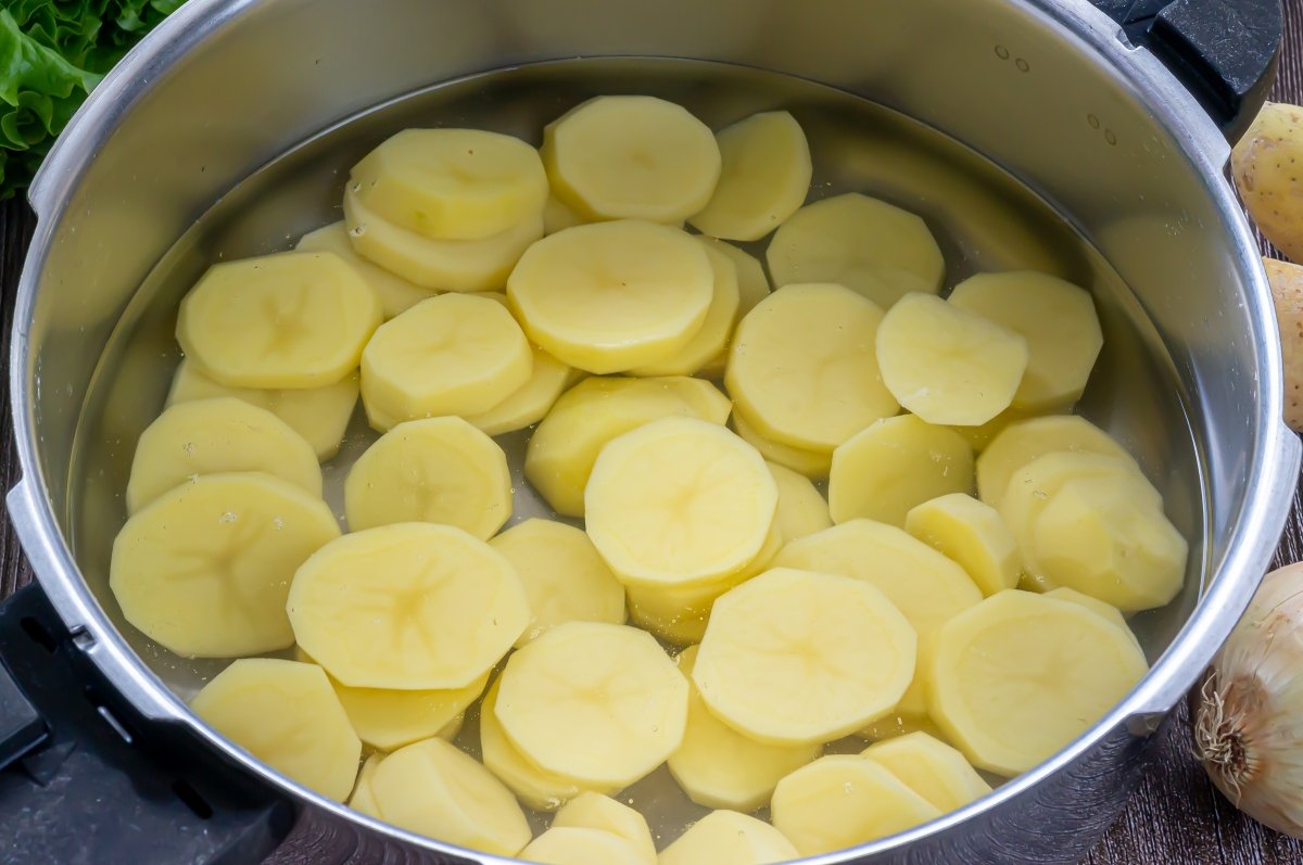 Cocer las patatas para la tartiflette