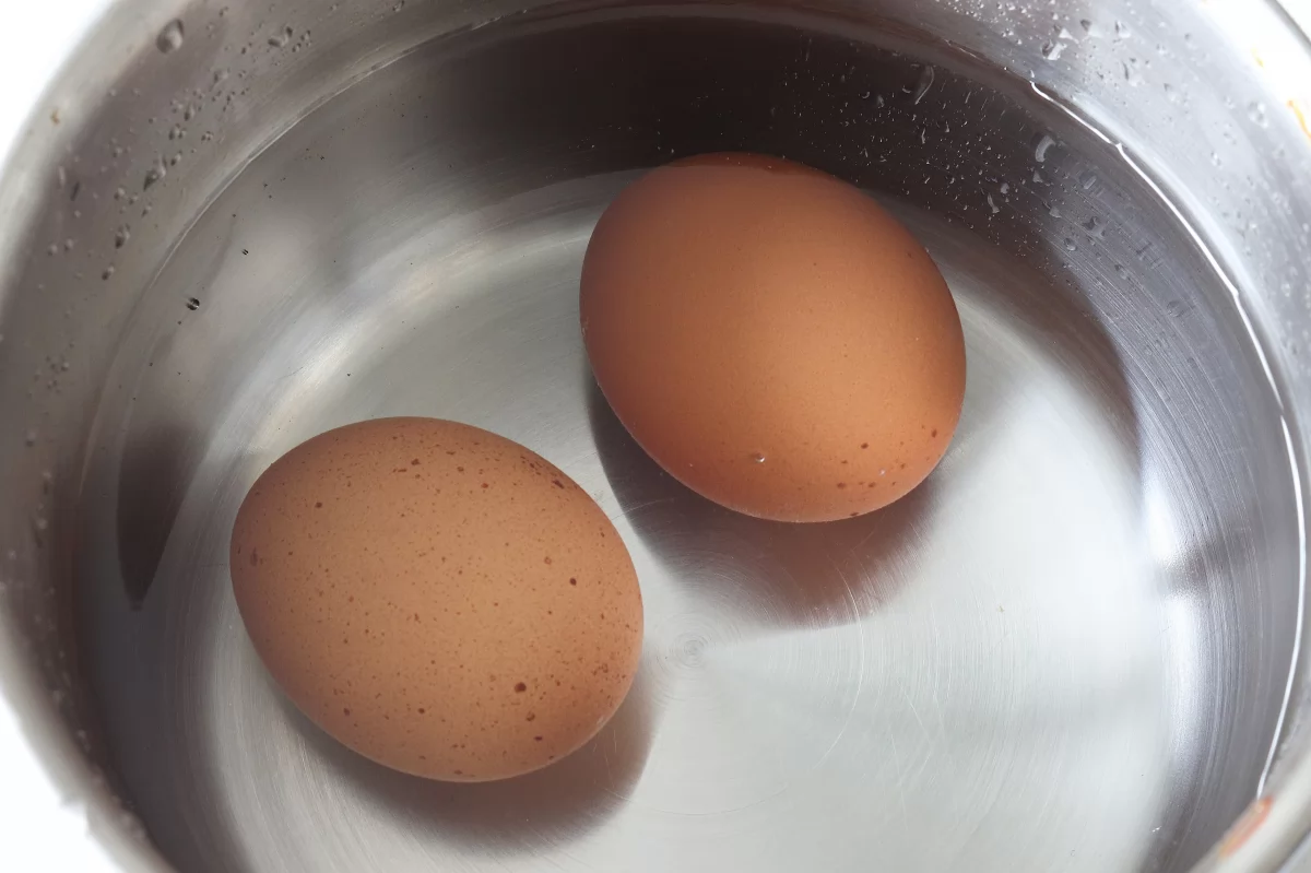 Potaje de vigilia 3 Cocer los huevos para el potaje de vigilia