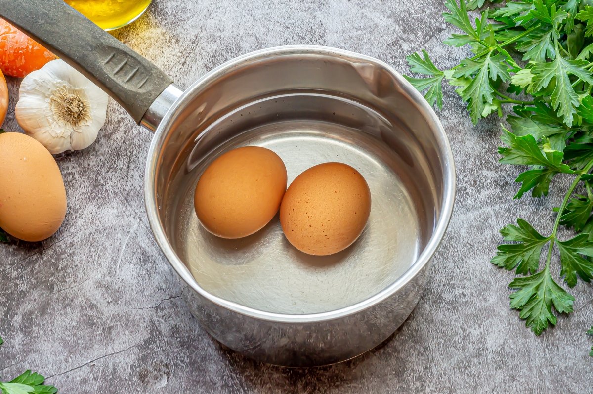 Boil eggs for the rice soup