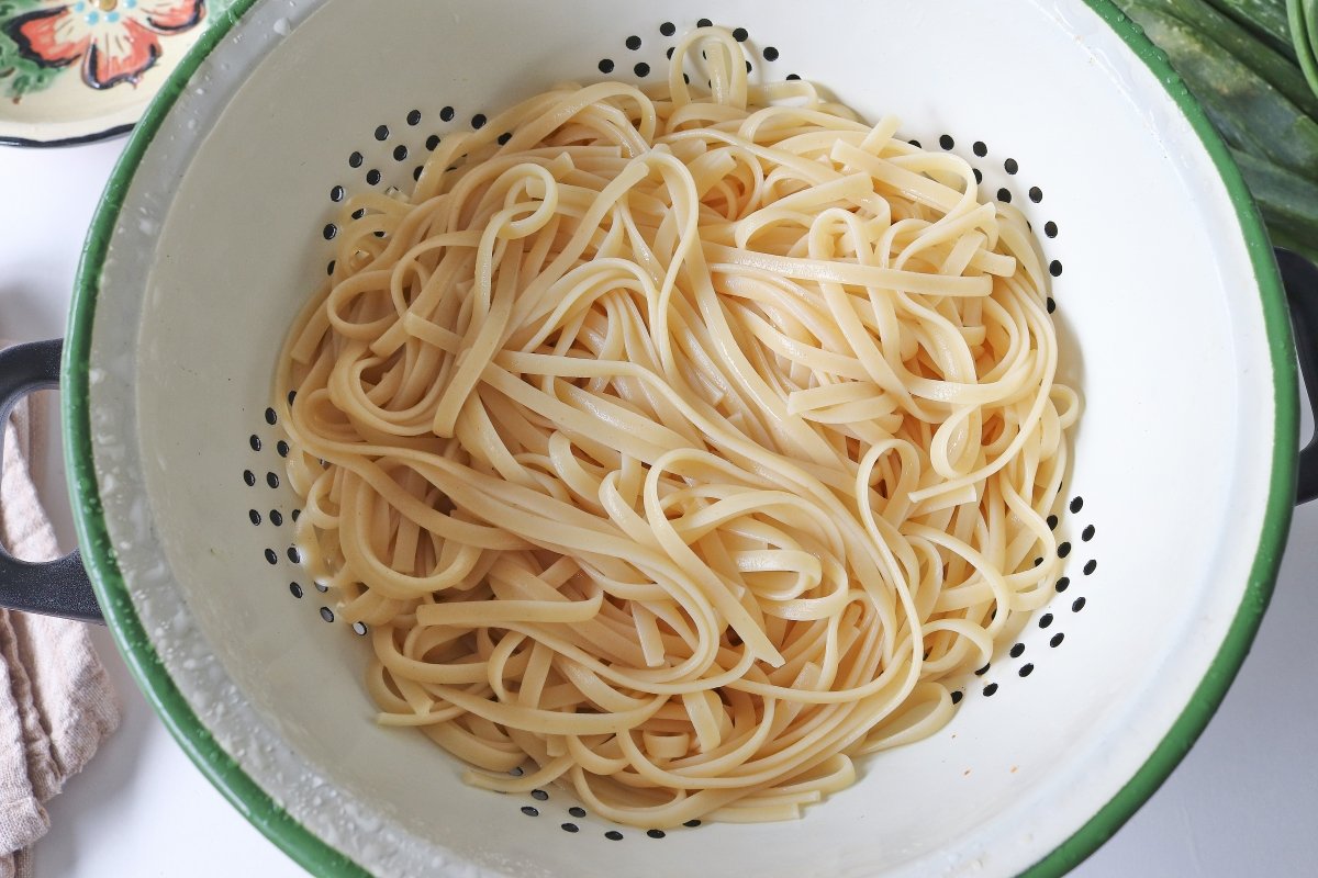 Cook the noodles for the chicken broth