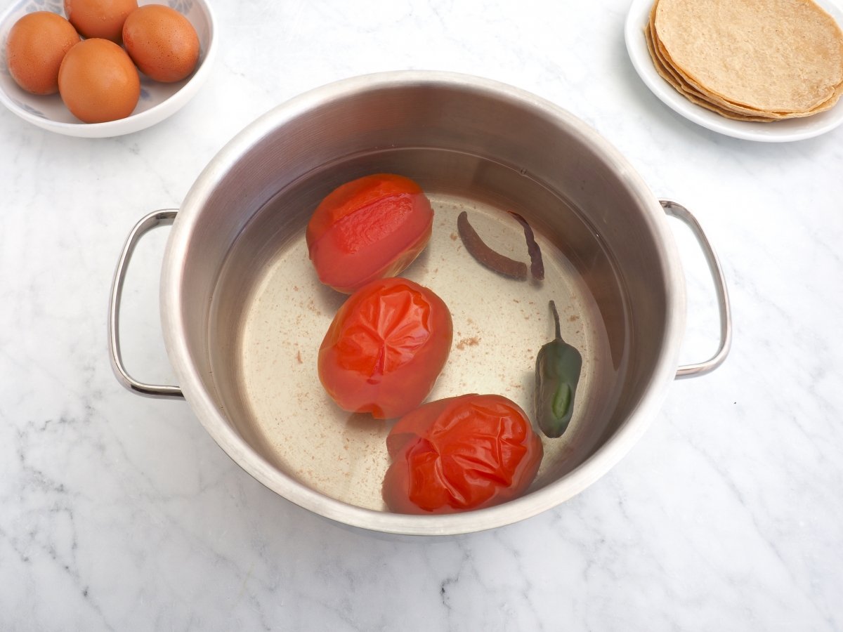 Cocer los tomates con los chiles