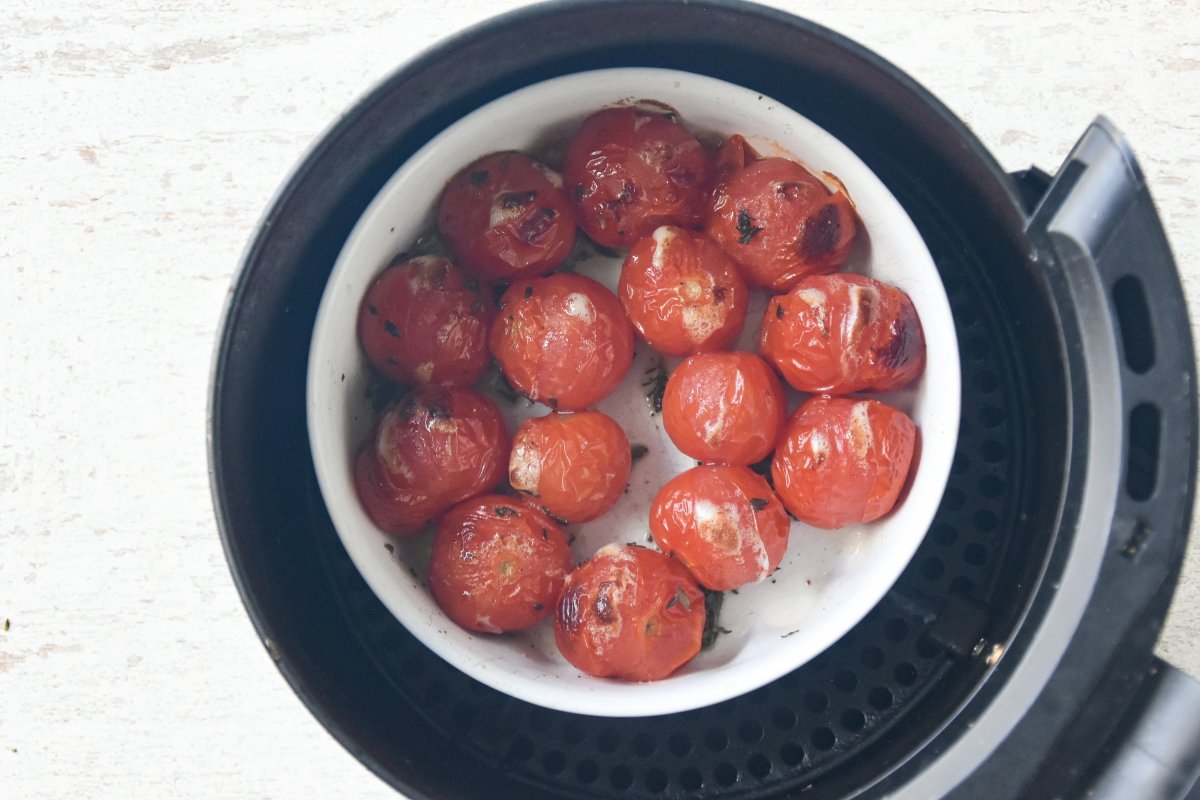 Cocinamos 10 minutos los tomates cherry