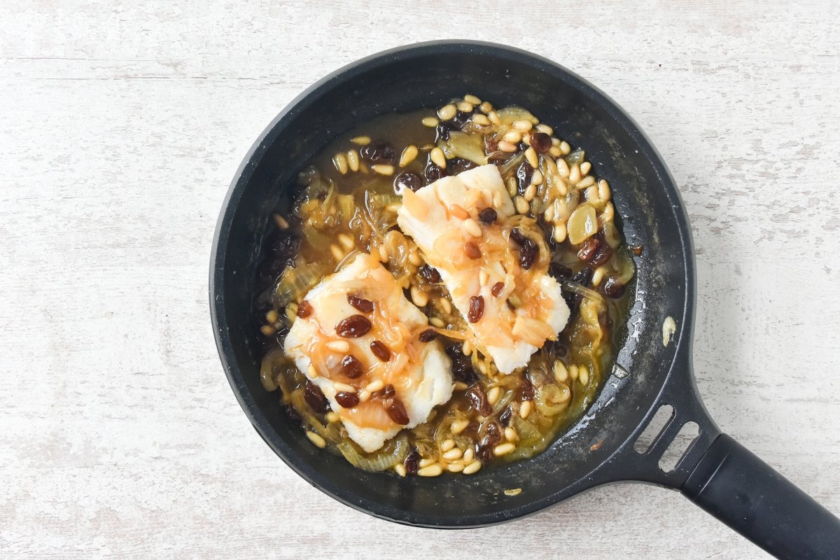 Cocinamos el bacalao en la salsa