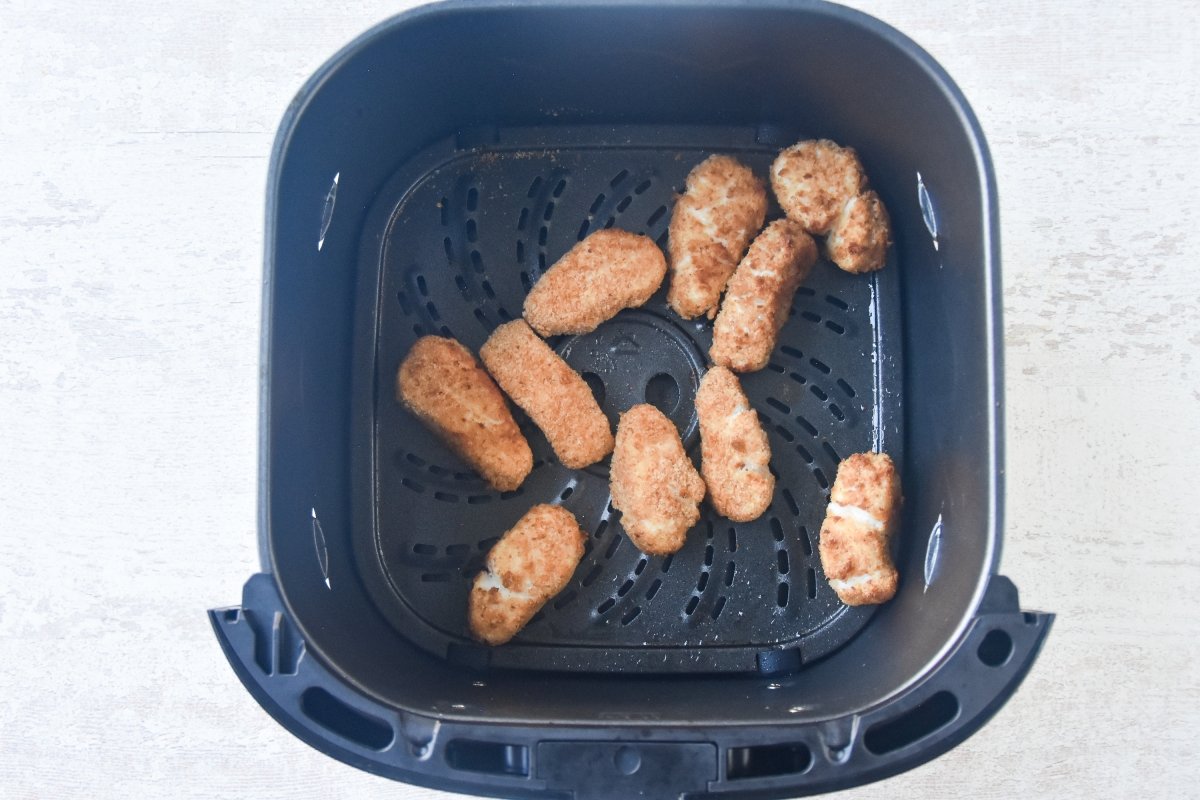 Cocinamos el bacalao rebozado durante 7 minutos