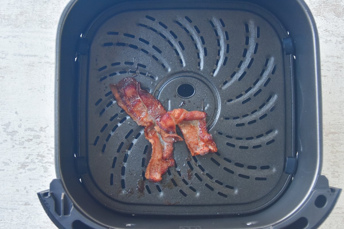 Cocinamos el bacon en la freidora de aire