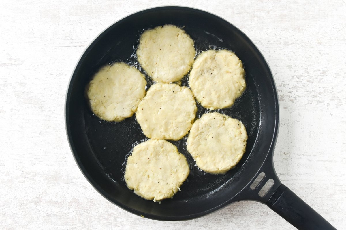 Cocinamos el boxty por un lado