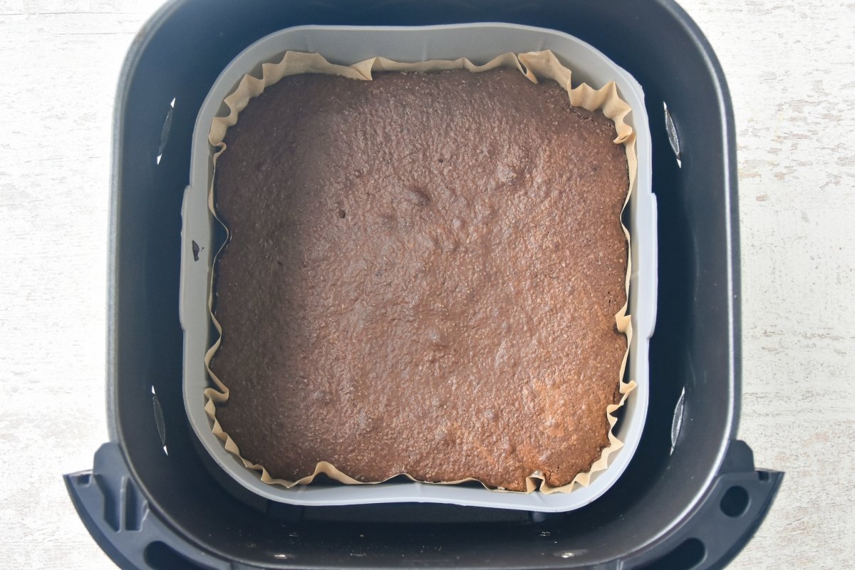 Cocinamos el brownie en la freidora de aire