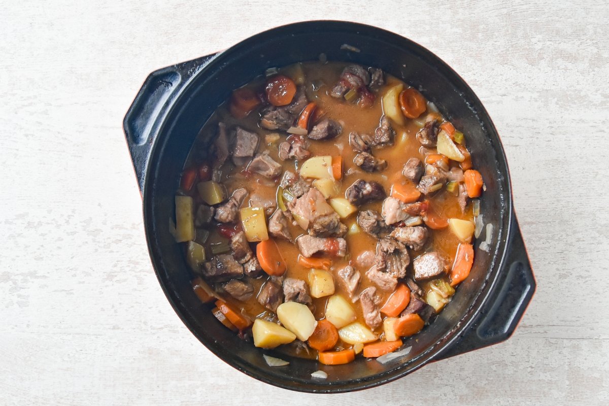 Cocinamos el estofado de cerdo con patatas