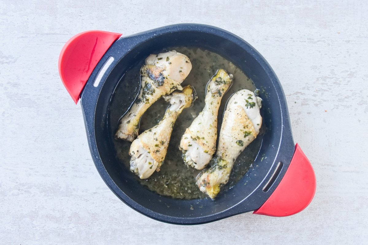 Cocinamos el pollo con el caldo
