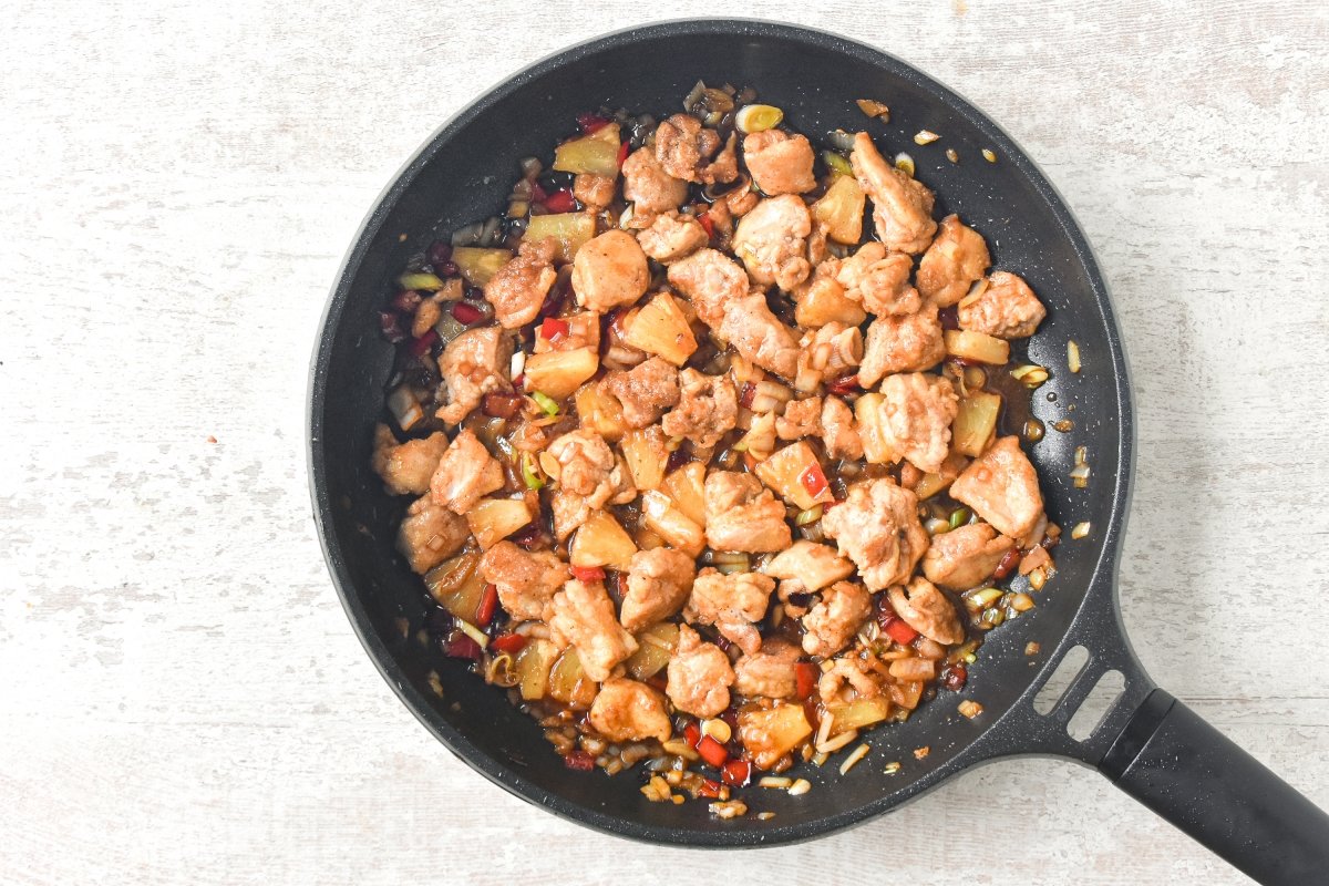 Cocinamos el pollo con piña