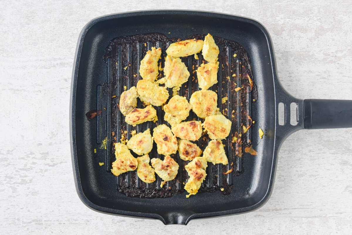 Cocinamos el pollo marinado con yogur